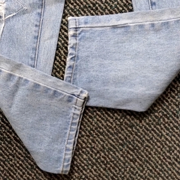 Vintage High Rise Zip Code Jeans Size 9/10 Heavily Distressed Flowers Mom jeans - Picture 6 of 17